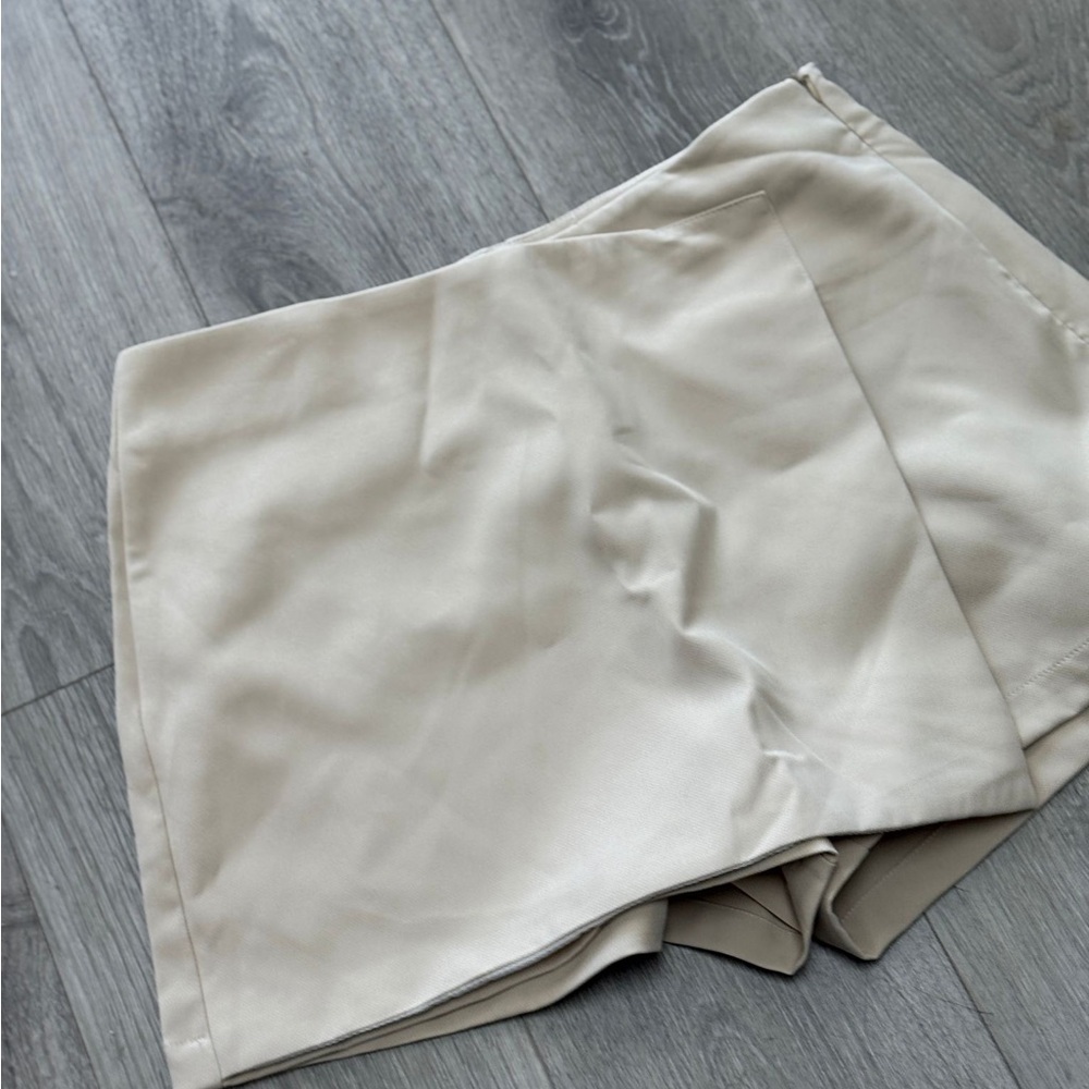 Beige Mini SKORT